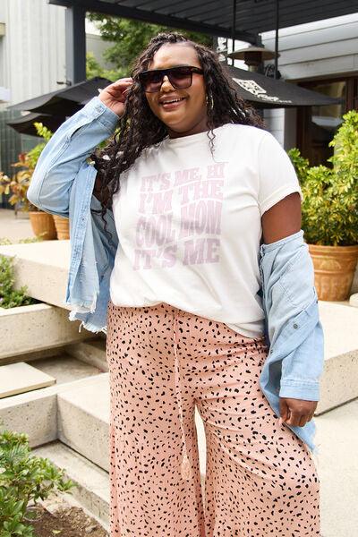 Full Size IT'S ME,HI I'M THE COOL MOM IT'S ME T-Shirt - Olive Ave