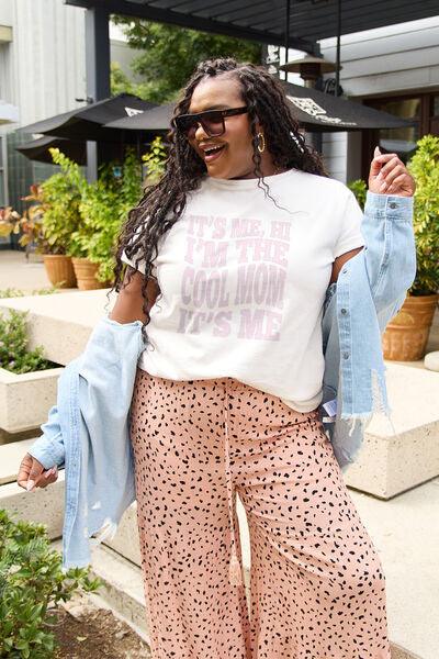 Full Size IT'S ME,HI I'M THE COOL MOM IT'S ME T-Shirt - Olive Ave