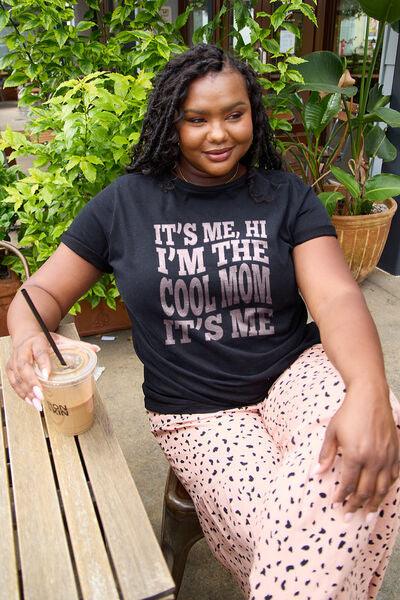 Full Size IT'S ME,HI I'M THE COOL MOM IT'S ME T-Shirt - Olive Ave